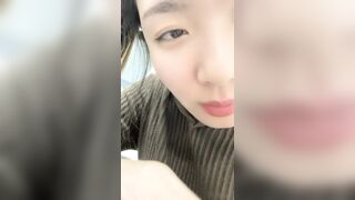 【麻花免费视频】美女厂妹上班偷偷直播，刷礼物就给你看逼