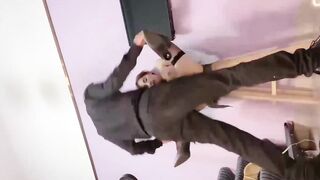 【麻花免费视频】黑丝美腿尤物，站立后入内射