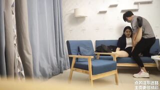 【麻花免费视频】偷情良家人妻，偷拍两部完整版，迫不及待在沙发上就开始搞了