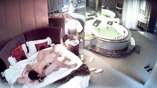 【麻花免费视频】情趣酒店豪华套房水滴摄像头监控偷拍，貌似很饥渴的一对