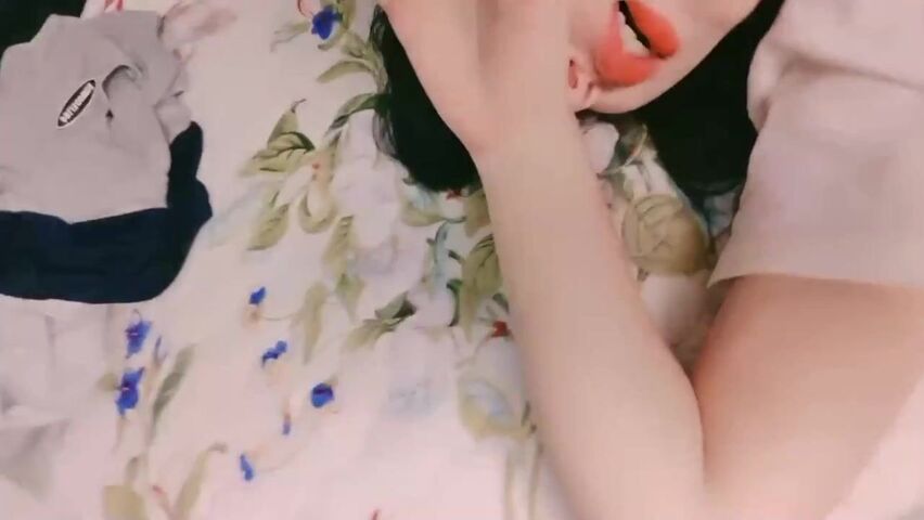 【麻花免费视频】无毛白虎妹妹放学就回家交功课了