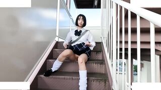 【麻花免费视频】清纯校服美眉吃鸡怕怕，露脸电车公园散步露出，无套内射全都有