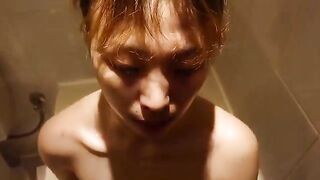 【麻花免费视频】高三毕业女孩假期和游戏cp旅游，口爆吞精各种高难动作全都试一遍，看来在学校也没少被人操啊