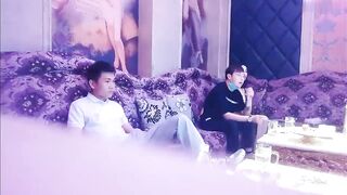 【麻花免费视频】KTV里的淫乱，两人同事开操极品小妹妹