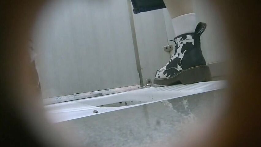 【麻花免费视频】【厕拍精品】商场厕拍，身材很棒的妹子，可惜小逼很黑