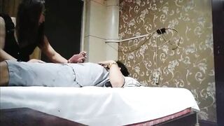 【麻花免费视频】【寻欢按摩店】按摩会所猛操风骚熟女技师，大显神威猛操淫水流不停