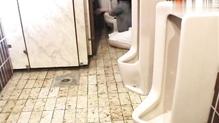 【麻花免费视频】【绝版资源】厕所里强奸醉酒极品巨乳少妇