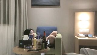 【麻花免费视频】【白嫖学生妹】玩猜拳输光衣服被抱上床狂操嫩穴