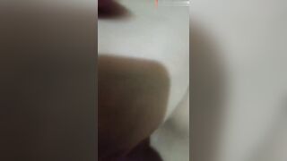 【麻花免费视频】【恋母少年】问母亲我和爸爸谁操的爽，不小心内射了