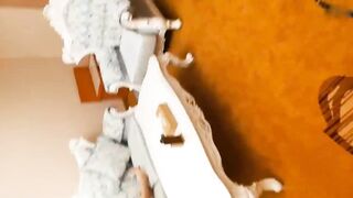 【麻花免费视频】气质白富美好久没做爱了，骚逼奇痒无比，搔首弄姿色诱服务员！