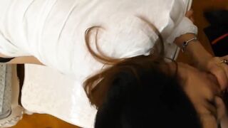 【麻花免费视频】气质白富美好久没做爱了，骚逼奇痒无比，搔首弄姿色诱服务员！