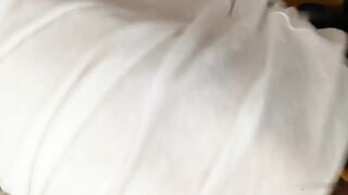 【麻花免费视频】气质白富美好久没做爱了，骚逼奇痒无比，搔首弄姿色诱服务员！