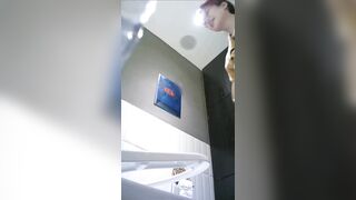 【麻花免费视频】【厕拍精品】被丝袜包裹的翘臀，微微撅起喷尿