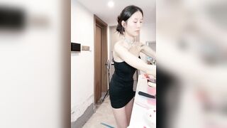 【麻花免费视频】气质尤物性感女神！贤惠美女直播大秀日常，超长记录4小时淫荡对白