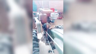 【麻花免费视频】【勾搭拖拉机司机大哥】黑丝少妇勾搭拖打击大哥，农活闲时竟然还有这好事送上门