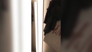 【麻花免费视频】【媚黑反差婊】极品媚黑婊在商场试衣间伺候她的黑爹，射一脸臭精子