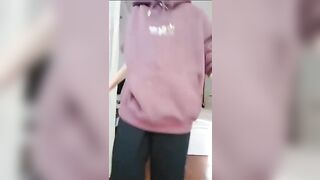 【麻花免费视频】【家庭淫乱】妈妈竟然待着女儿来月抛，直接玩一送一