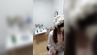 【麻花免费视频】【父女乱伦】趁妈妈不在家爆操萝莉小女儿，嫩逼操的红肿直接内射