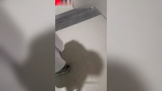 【麻花免费视频】成都医院夜班小护士和大夫偷情，巨乳小护士医院值班室做爱还有监控都不怕