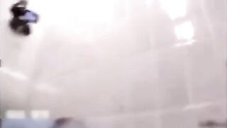 你们的女神在卫生间让屌丝狂艹~用手捂着嘴不许叫反正