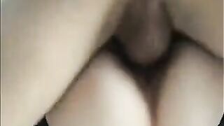 给穿校服的女校花破处 鸡巴拿出来的瞬间 见红了