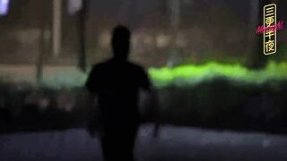 【重磅推荐】外站大神『三更半夜』系列 满足变态老公的要求将老婆装箱子里野外放置 邀请路人随便玩