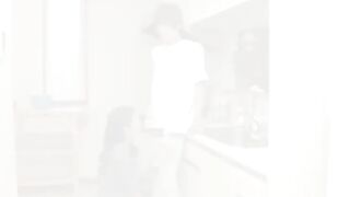 GDHH-182 叔母とその娘（従妹）がボクのチ●コ奪い合い親子丼3P_ (1)