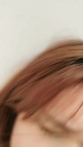 高颜值短发萌妹子KIKI卫生间自慰手指扣逼跳蛋震动大量喷水近距离特写非常诱人