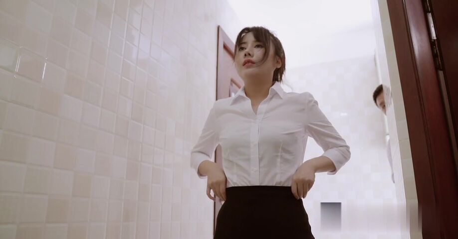 保 安 偷 拍 到 經 理 與 職 員 做 愛 色 心 大 起 威 脅 美 女 廁 所 強 幹 1080P高 清 版