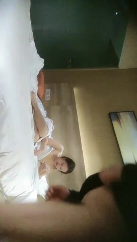 老哥【全国探花】约了个短发少妇TP啪啪，上位骑乘大力猛操呻吟娇喘，很是诱惑喜欢不要错过