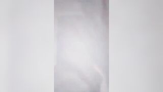 样子淫骚的大二眼镜妹用性用品诱惑憨厚老实的外卖小哥抵挡不住诱惑啪啪口爆吞精