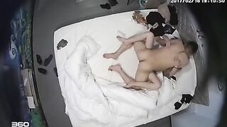 水滴摄像头偷拍平头帅哥和女同学草完逼研究美女的逼毛