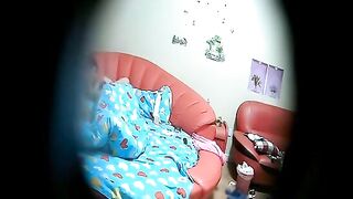 酒店情趣红床偷拍皮肤黝黑健壮小伙和性欲很强的白nen嫂子开房偷情