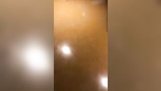 和性感黑丝女同事吃饭饮料下迷药