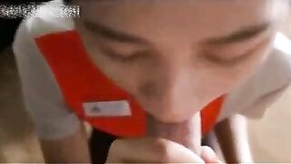 大屌哥在酒店点了餐 看见送餐的事位身材苗条的漂亮美美 脱裤子让她口交后骑马狂插