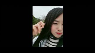 2020.2.12【金莲小仙女】四川妹子到农村田野间勾搭，当着大爷面尿尿，干农活大叔害羞的偷窥，大白臀粉穴颜值高，抠穴撒尿露乳房