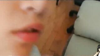 超骚淫荡的留学生『刘玥』温习功课被大屌炮友骚扰跪舔 推倒后入无套猛烈插入抽插口爆 高清720P原版无水印