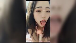 高颜值网红美女约炮榜一富二代四眼小青年美女爱液是真多又粘又滑的插出好多还玩轻SM国语对白