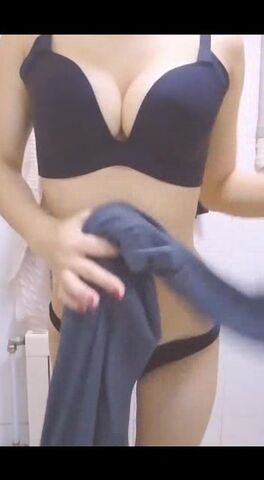 不逊于私人玩物的网红少女安娜Anna收费作品杨柳细腰一对车大灯超赞尤其是大乳头好像吸一吸舔一舔 图42P+视频1V