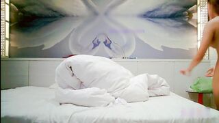 大神素人投稿1月精品大片泰国篇：约啪泰国旅游活泼可爱学生妹,小穴紧致难以进入,疼痛难耐直喊：慢一点.高清版!