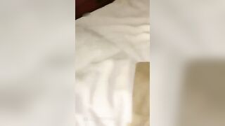 魔鬼身材性感气质美女主播和网友操完逼回家路上又勾引个大叔到宾馆和妈妈一起啪啪,先干女儿在操妈妈,淫语对白!