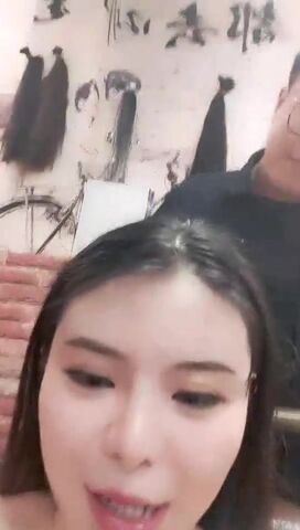 騷氣美女理發店勾引發型師 關店直接開操 幹太猛操出尿了