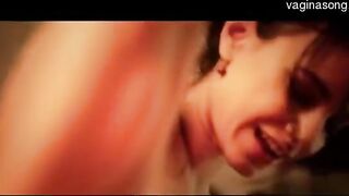 【乱伦】爆乳美人妻被公爹从沙发一直狂操到阳台 全题为操逼内射