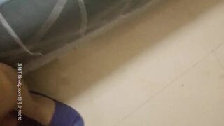 饑渴騷少婦私密保健按摩 被男技師摳逼 電動玩具伺候的主動裹屌求操