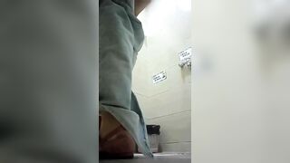 【麻花免费视频】商场厕拍系列 微胖的骚熟姐姐十分仔细的把逼分开擦了又擦