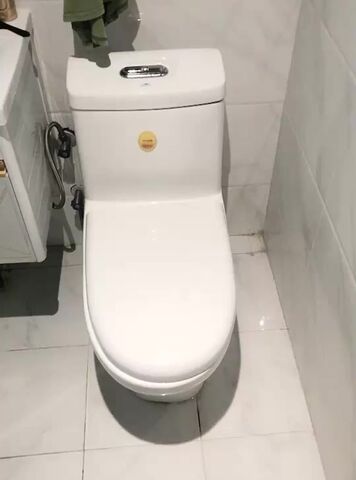 【麻花免费视频】月月骚长相甜美萌妹子浴室湿身诱惑，洗完近距离特写手指道具插入自慰，掰穴震动呻吟娇喘诱人